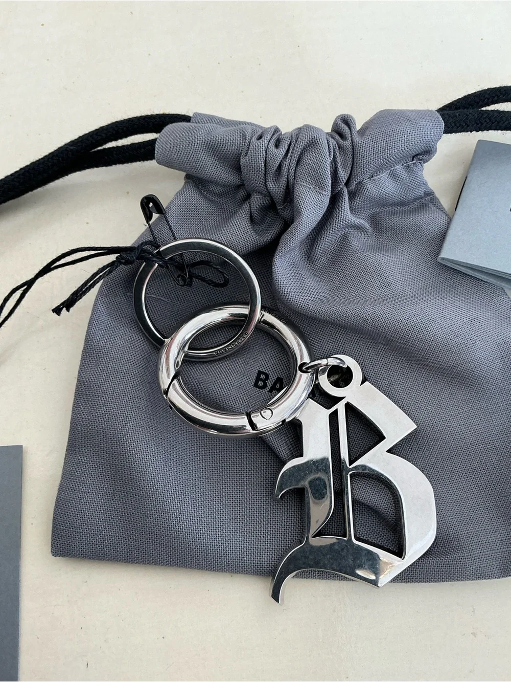 BALENCIAGA MELROSE B LOGO KEYCHAIN KEY RING FOB IN ANTIQUE SILVER - Picture 3 of 15